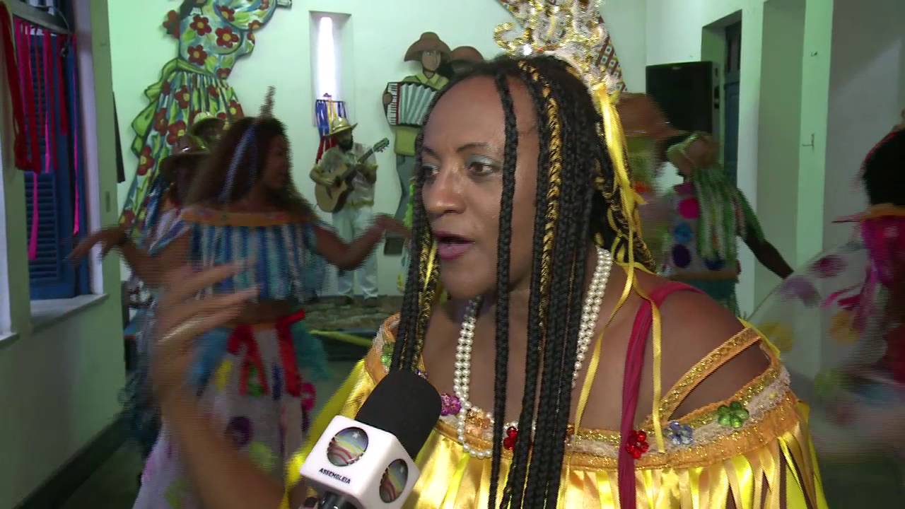 Conheça a história da dança do Cacuriá