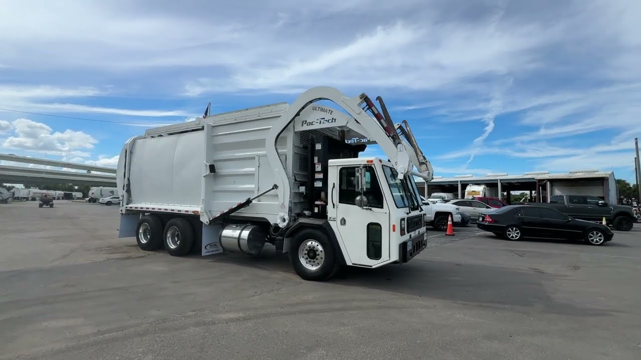 2024 Battle Motors LET 2 40 Yard Pac Tech Ultimate Front Loader Garbage Truck - 108479