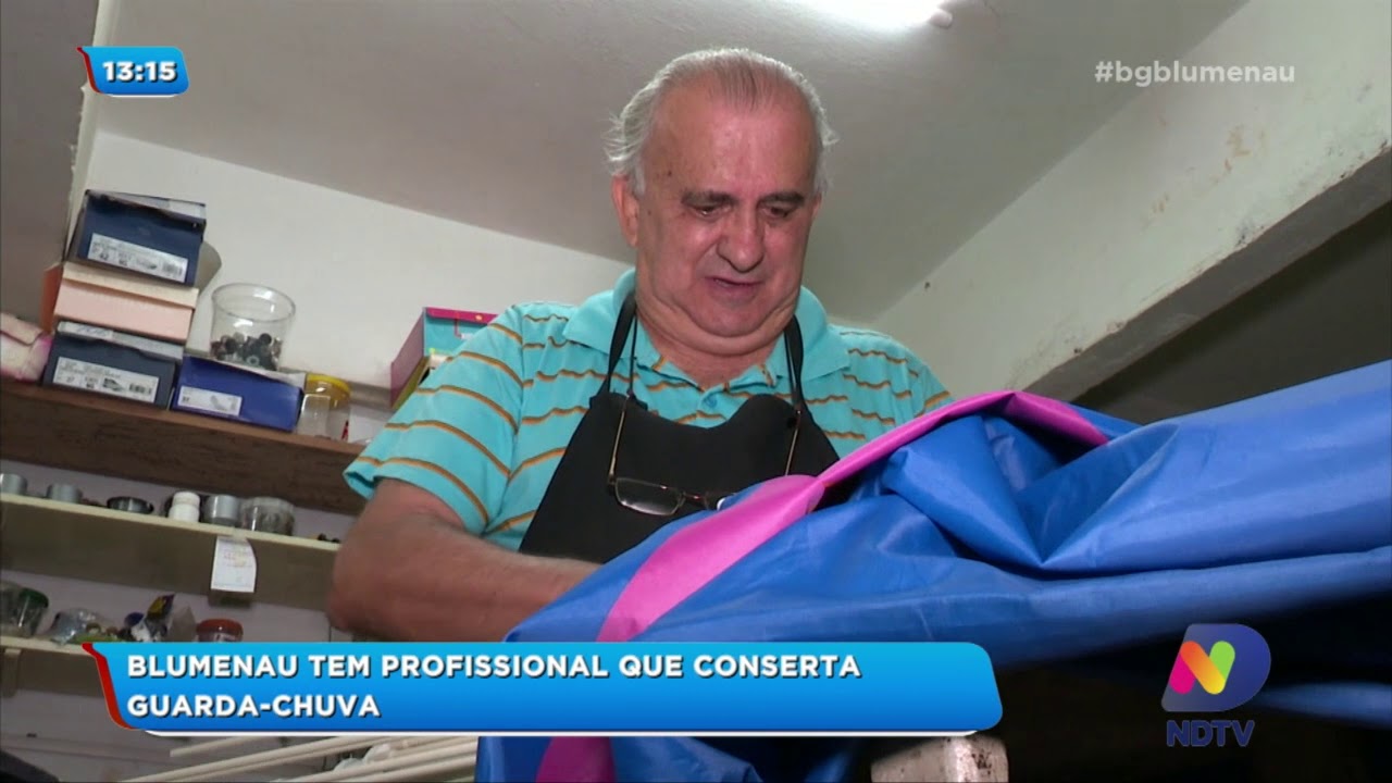 Blumenau tem profissional que conserta guarda-chuva