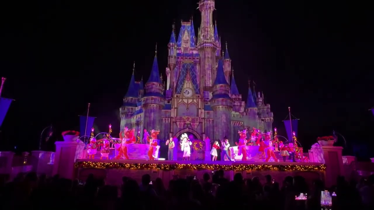 OOPS! • Glitch interrupts Mickey's Most Merriest Celebration • 27 Dec 2025