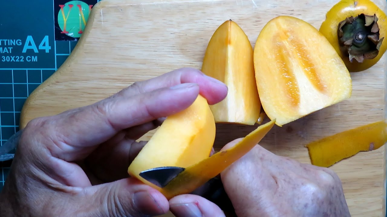 渋柿のアルコールによる渋抜き、ホワイトリカーを使用     Remove the astringency of astringent persimmon with alcohol