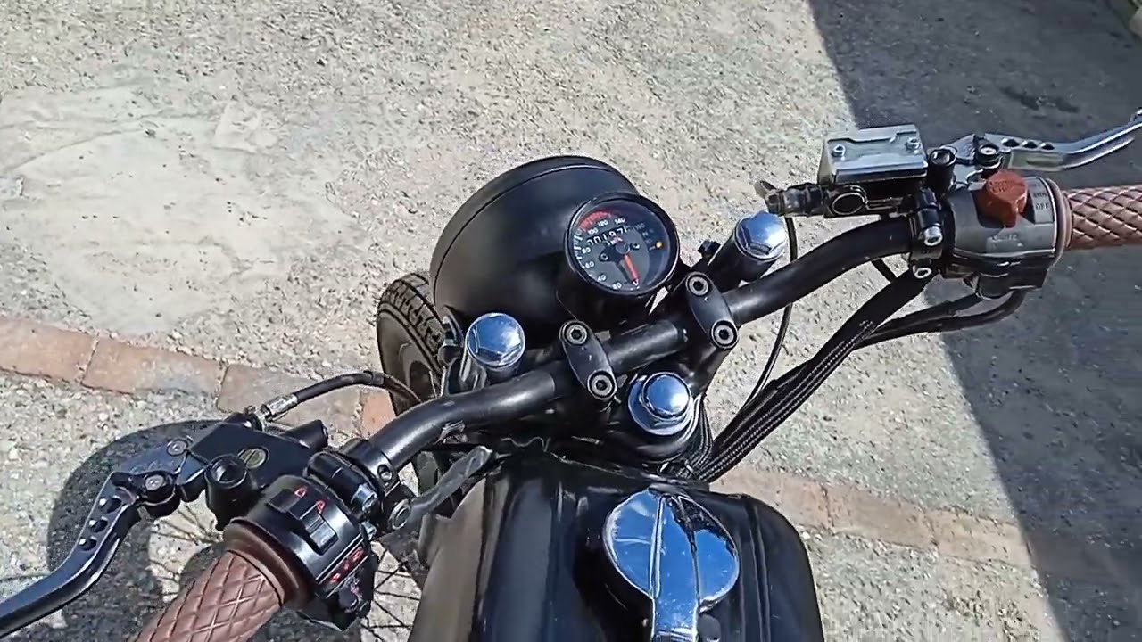 Honda CB 250 RS caf&eacute; racer