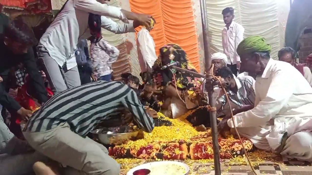 અંખત ઝોપડી માં ની રમેલ જાતર સધી સીકોતર ધુણણ વા આવી