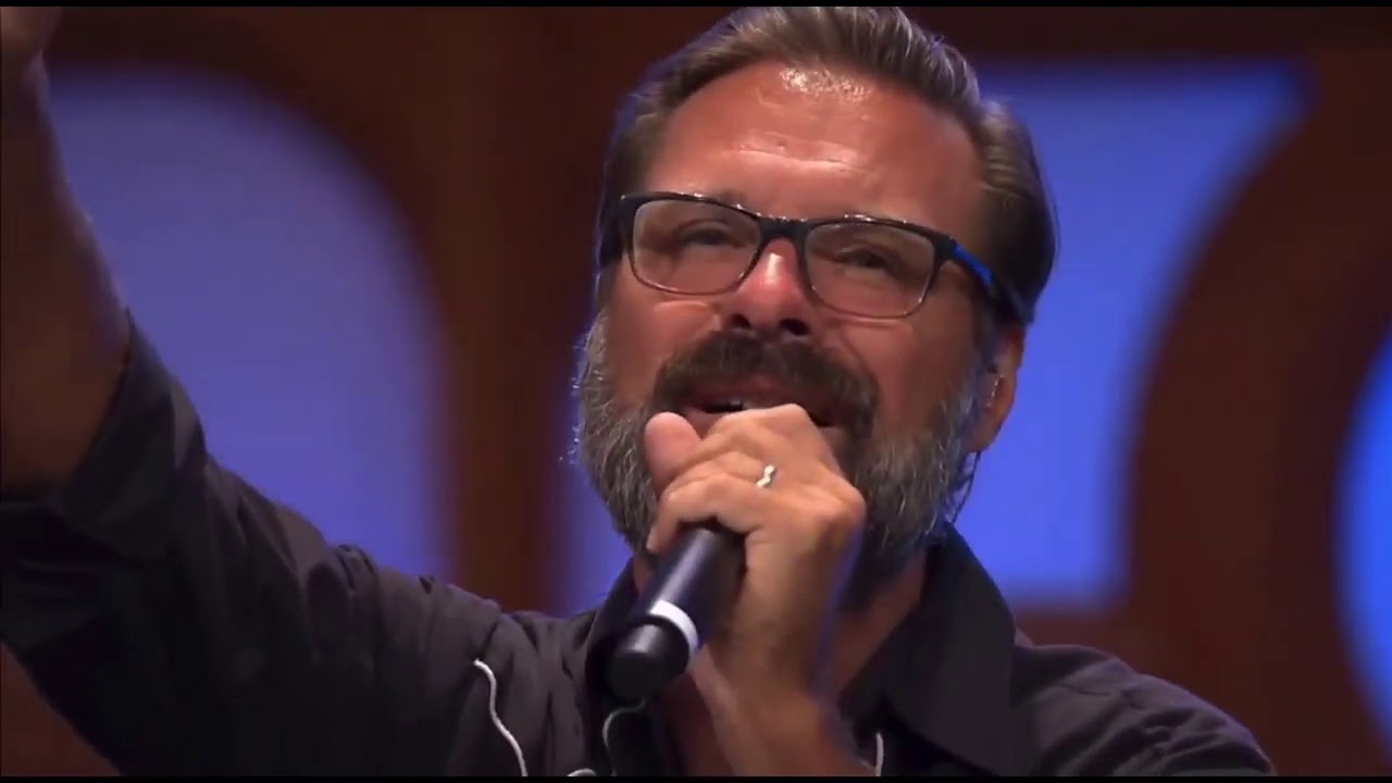 Mac Powell w/ Apostles Worship: Way Maker - Live (08/02/20)