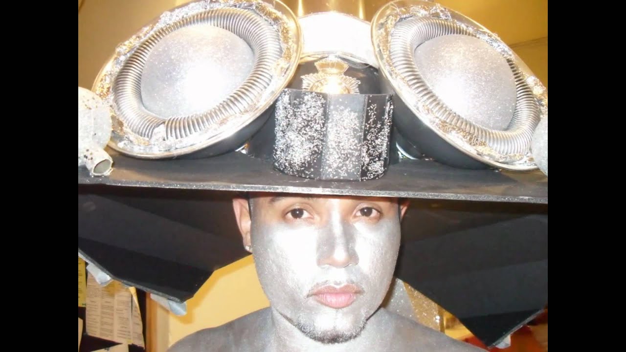 Luna Khan presents BIZARRE
