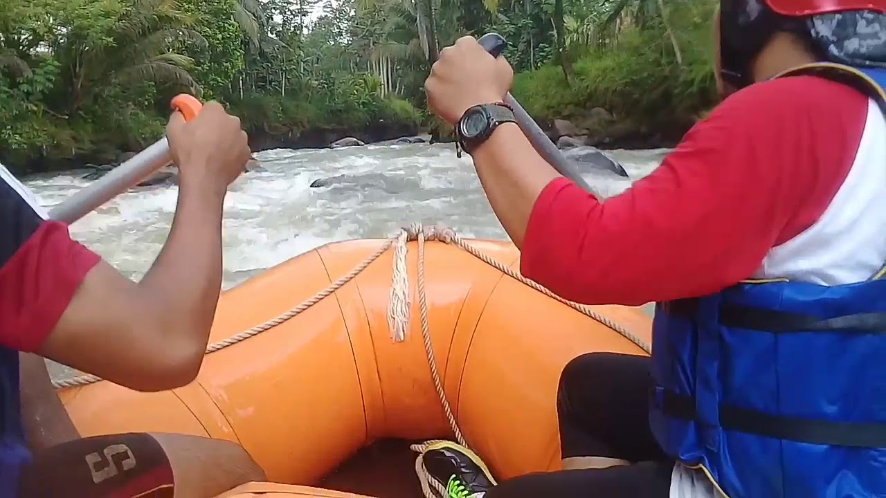 Rafting di Bogowonto Rafting.