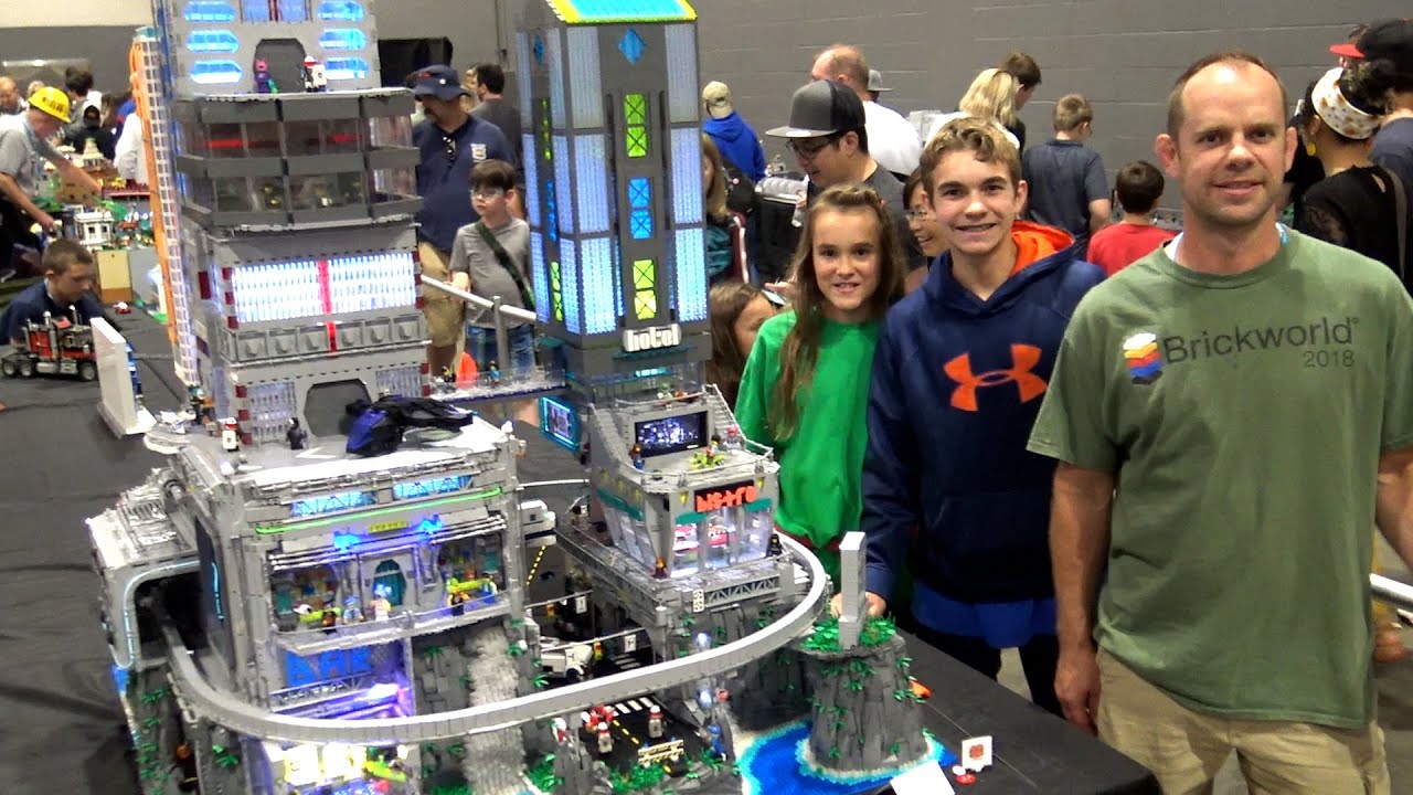 Huge LEGO Cyberpunk City with Amazing Lights!