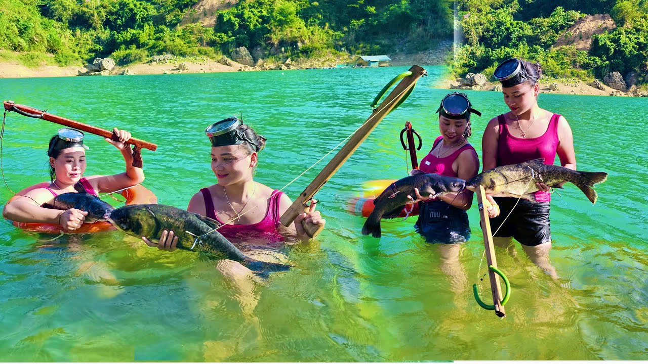 timelapse; life on the lake and thrilling fish hunts.