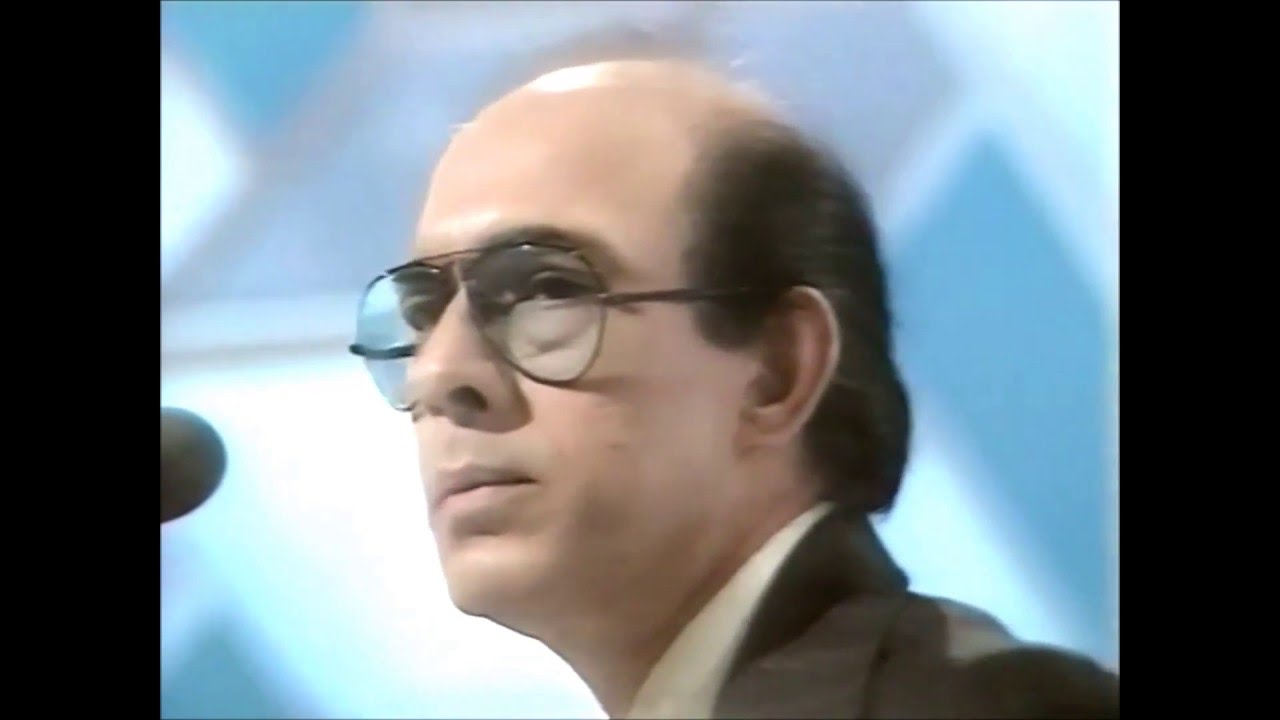 (BBC 5 of 6) TALAT MAHMOOD sings Meri Yaad Men MADHOSH at BBC's  Pebble  Mill Studios