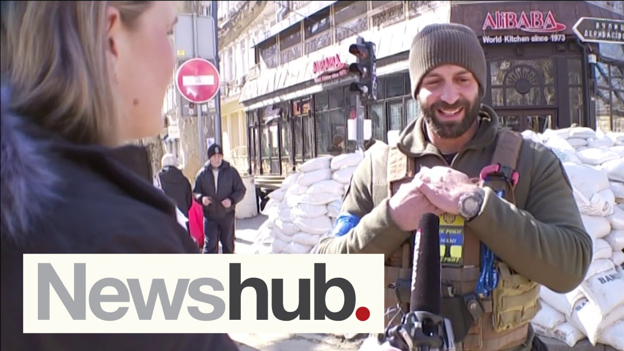 Kiwi journalist forced to hide in bomb shelter under Ukrainian gentlemen's club | Newshub