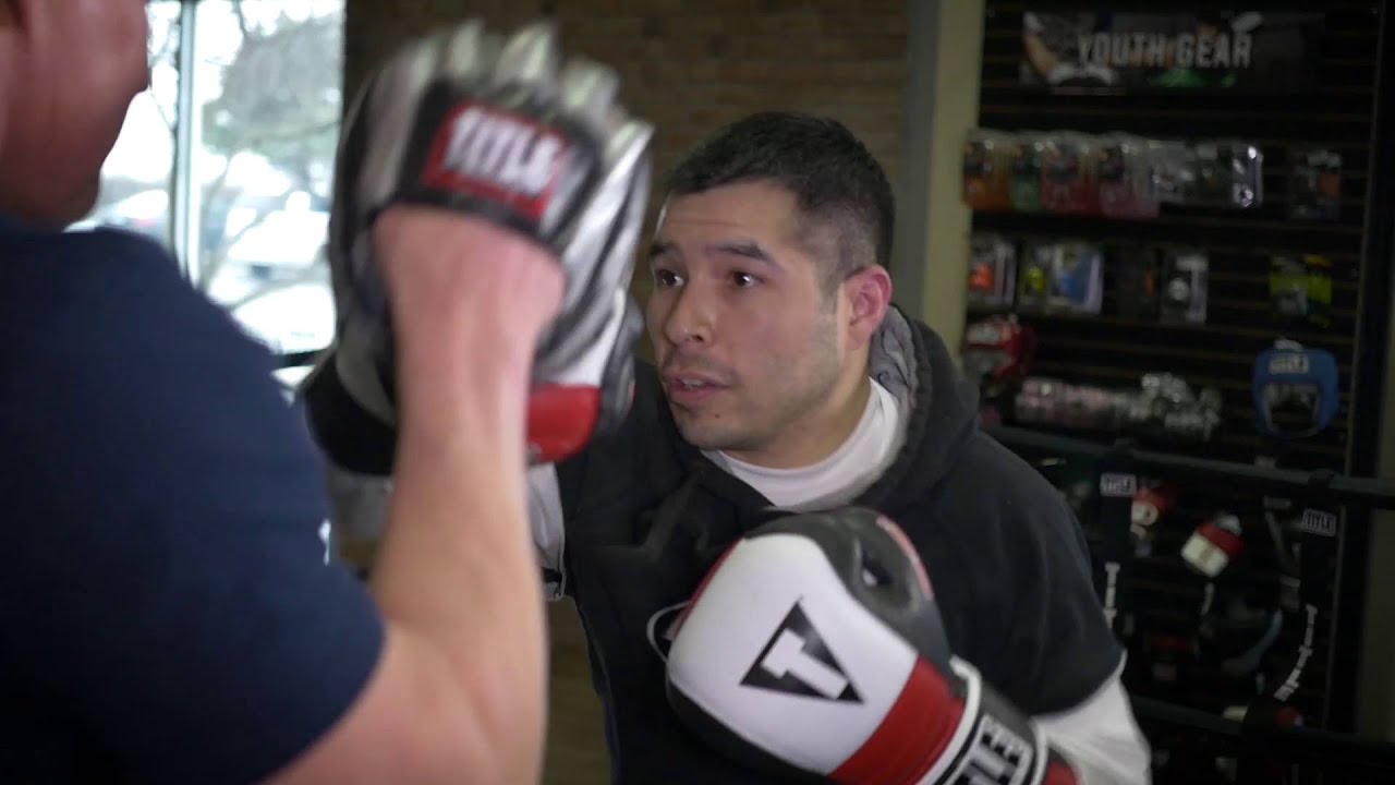 Working the Mitts - TITLE Boxing - Boxing Training Tips