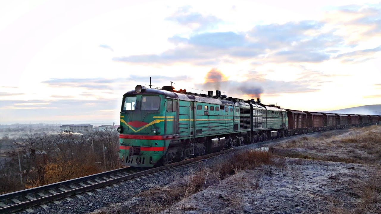 Эксклюзивчик! Тепловоз 2ТЭ10Л-2077А-792А / Толкач TE33AC-3006 Бессарабка - Етулия 