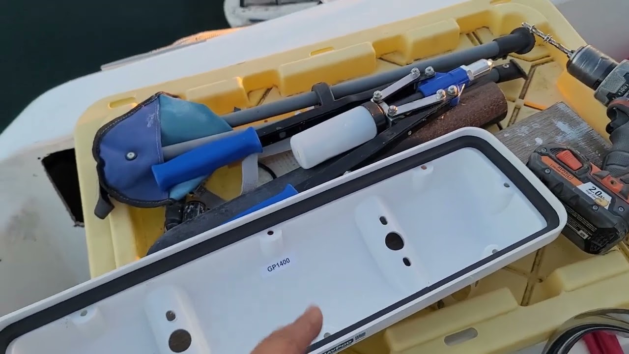 Installation of a Ocean Equipment  NavPod GPS 1400..