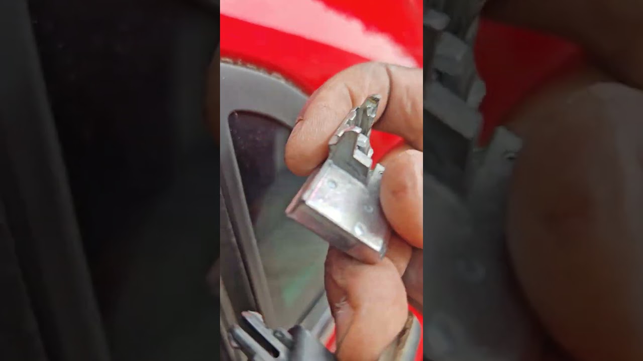 CLIO 4.PROBLÈME DUBPORTE ARRIÈRE BLOQUÉ. reparation en 10 min. 👌🪛🔧