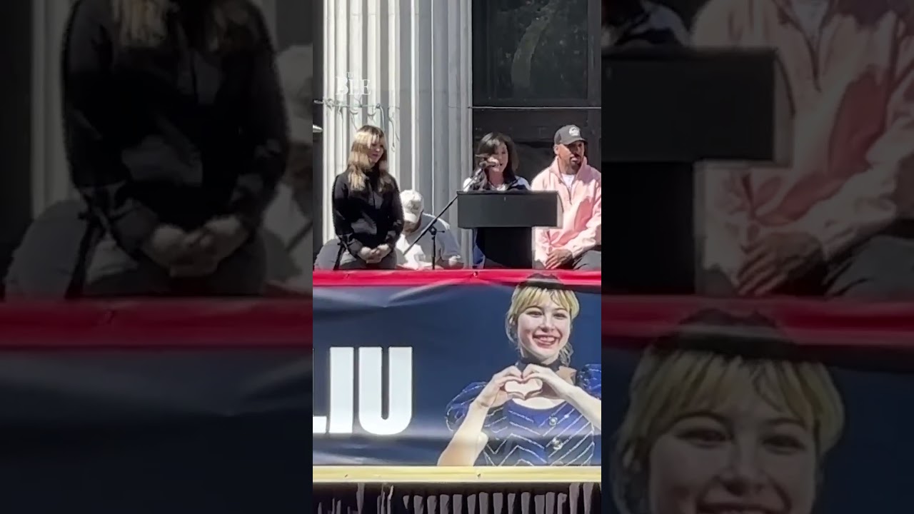 Посмотрите, как фигуристка Алиса Лю возвращается домой с золотой медалью: из Милана в Окленд.