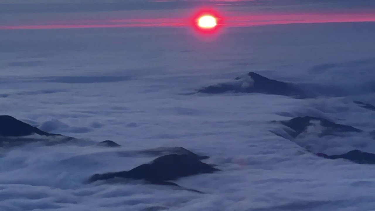 🇯🇵Japan🇯🇵 Sunrise from Mount Fuji - 3,400 meters at the Original 8th Station #sunrise #mountfuji