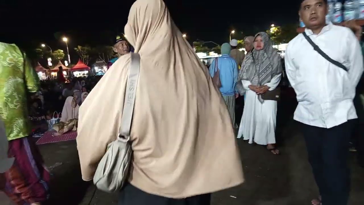 Suasana sor sengon menjelang rutinan gus iqdam sabilu Taubah