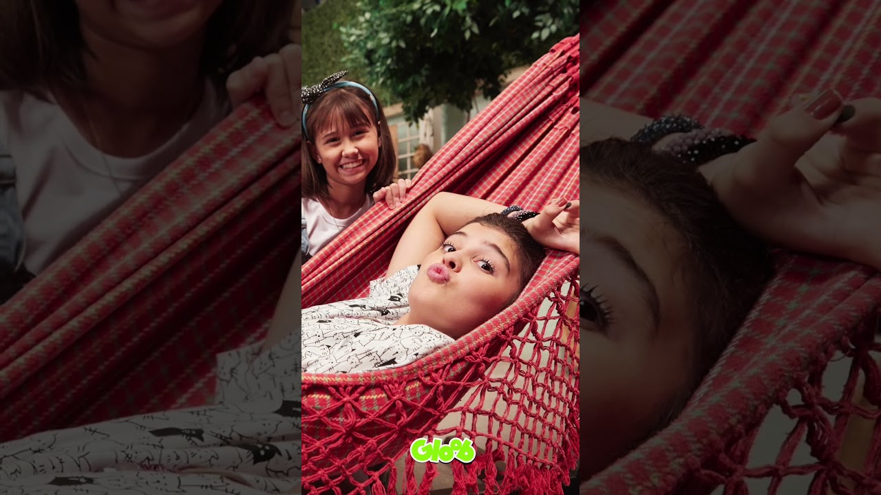 NATHI COSTA E NICOLE ORSINI RECRIAM FOTO DE FLOR E BER&Ecirc; | HABLA MESMO | Mundo Gloob #Shorts