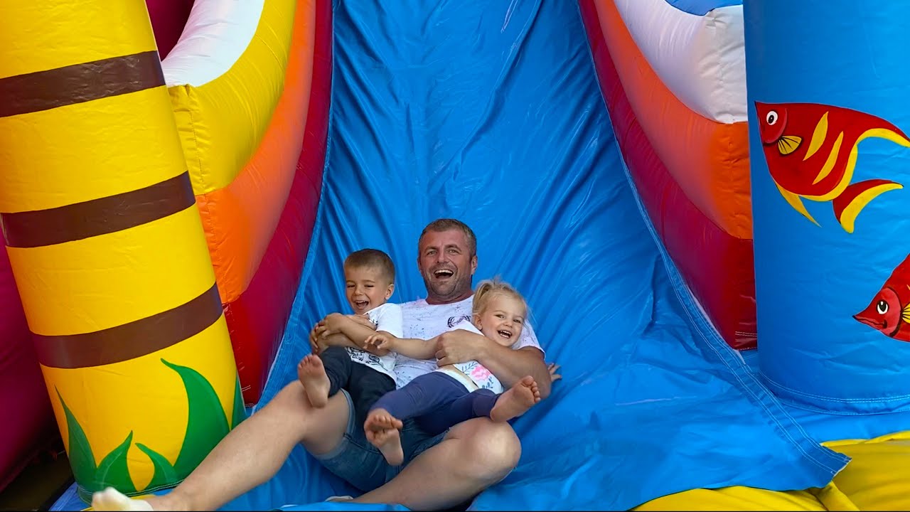 Mike, Emy and dad have fun in the amusement park for kids