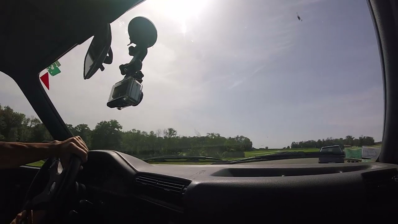 e30 vs 205gti Le Mans 082023 circuit des Ecuyers