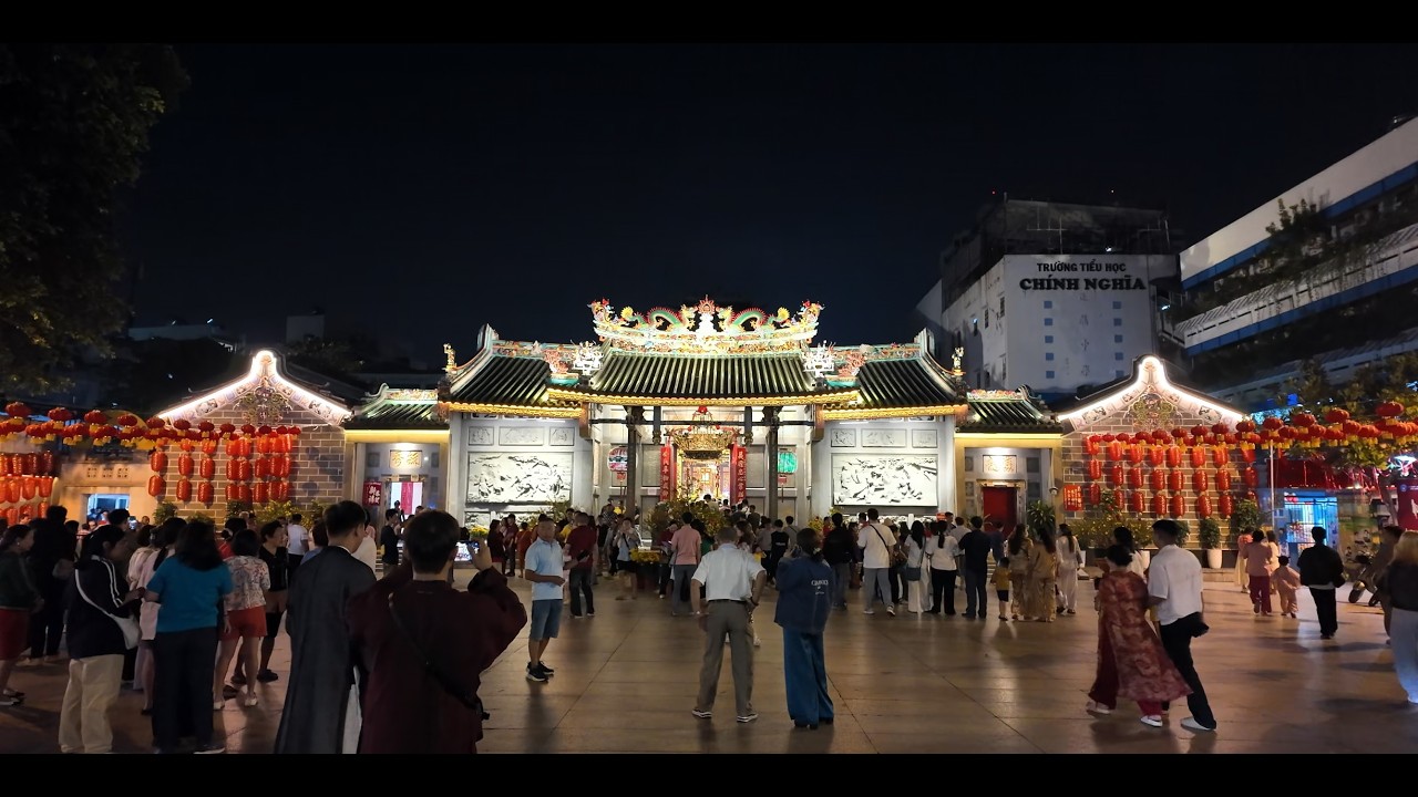 农历除夕夜欢乐的气氛