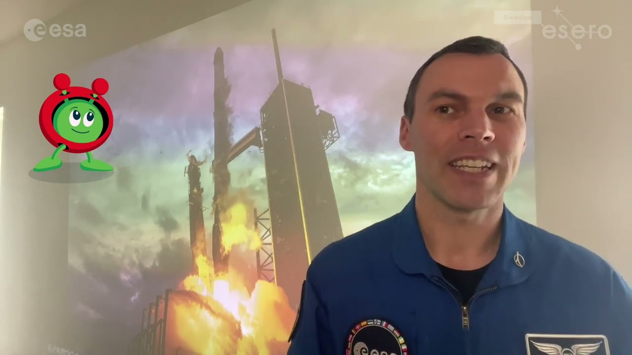 Marcus förklarar raketer för Paxi