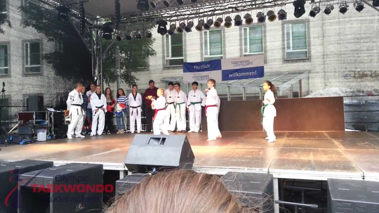 TKD Taekwondo Vorführung beim 37. Stadtfest in Lüdenscheid - Tina Neuhaus, Yasemin Senyildiz