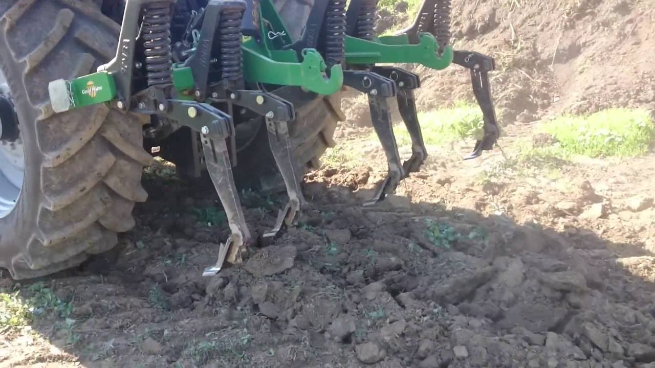 CASE IH + podrývák Simba ST Bar