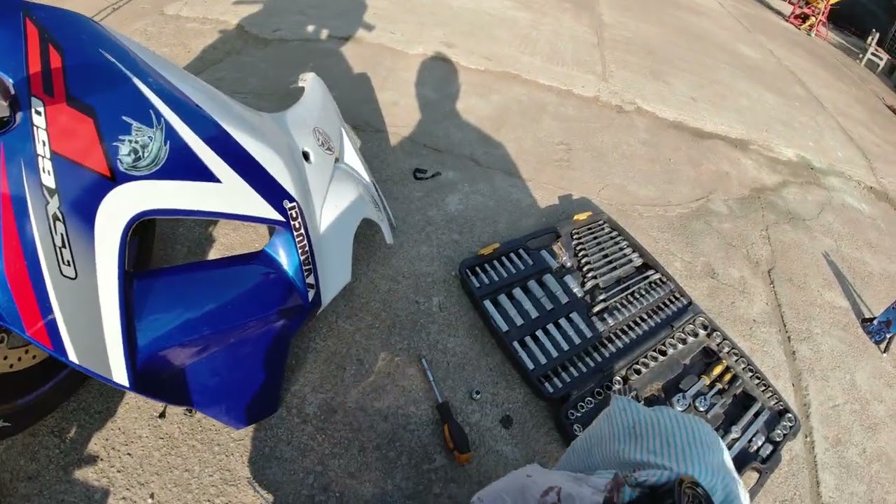 Suzuki GSX650F-Oil and Air filter change