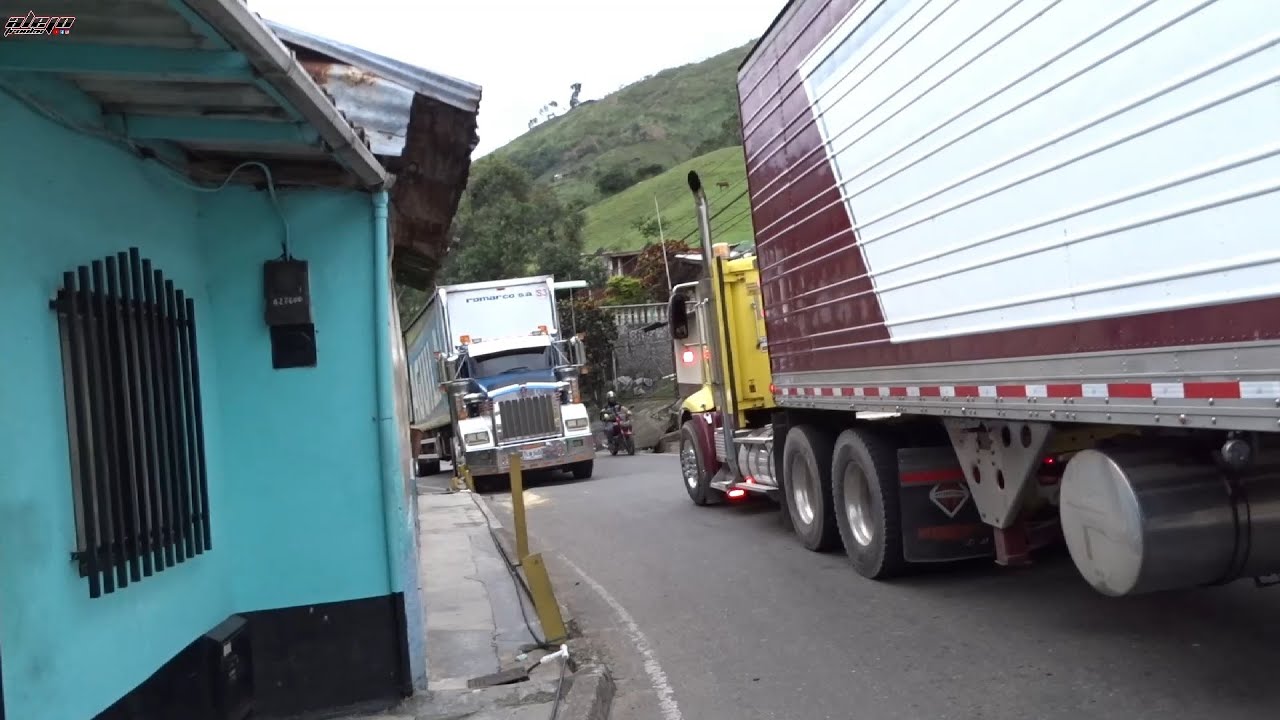 NO CABEN DOS CAMIONES! | Muchas MANIOBRAS para avanzar! | Carretera MUY Angosta!