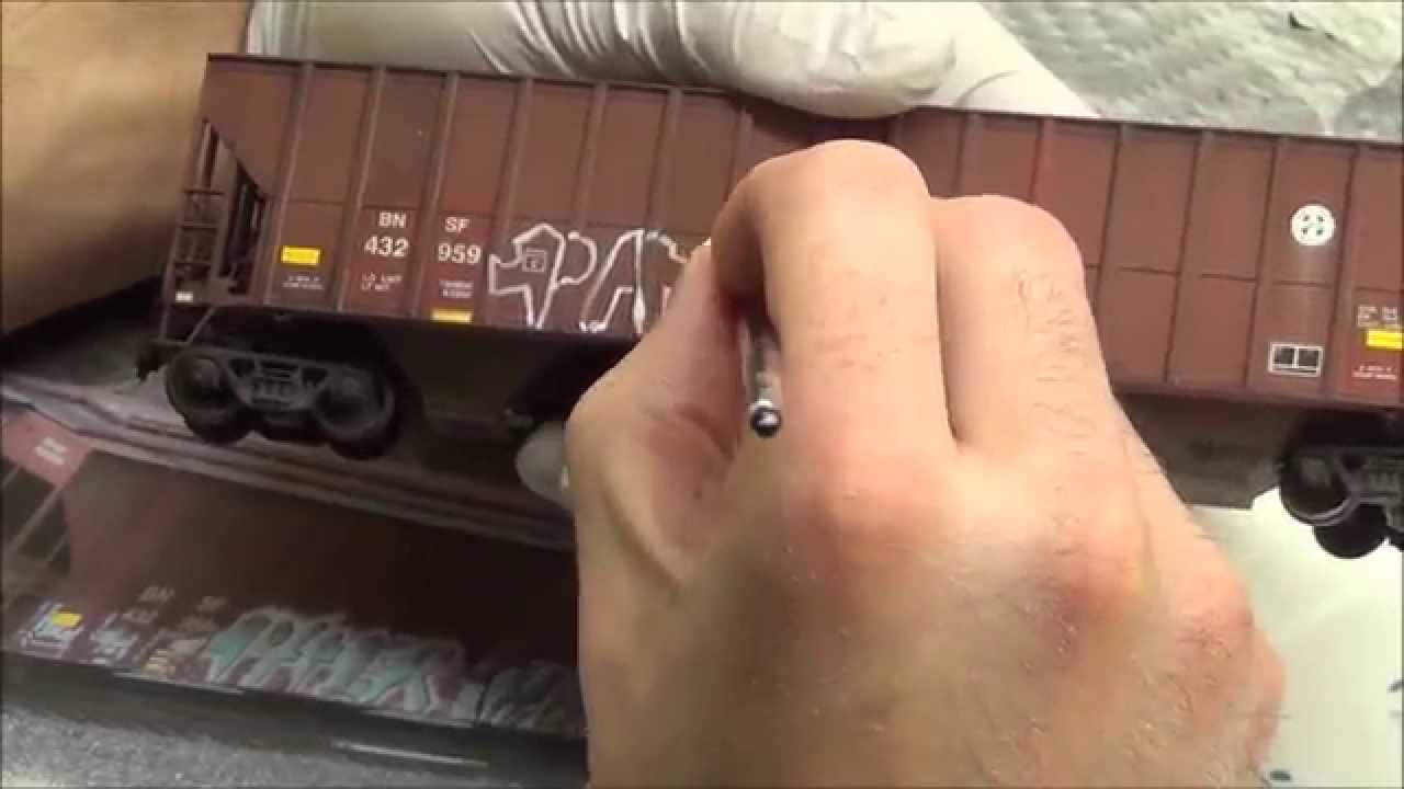 Weathering a BNSF Hopper