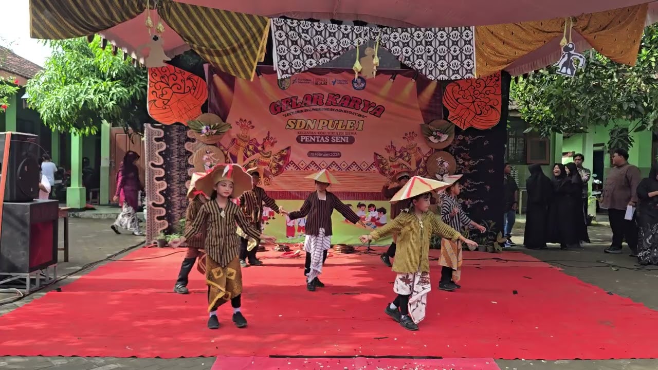 Tari gundul pacul 2B SDN PULE 1 KANDAT 