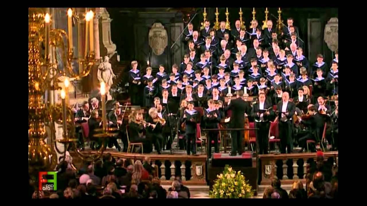 7.Wiener Sängerknaben - ''Coronation Mass'' in C Major, K.317 - Gloria. ( A Mozart Celebration ).