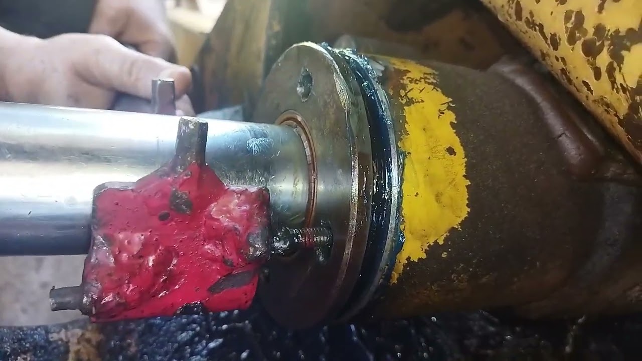 MAIS UMA AVENTURA NA CASE 580H! TIRANDO O VAZAMENTO DO PISTÃO DO GIRO! TA FEIA A COISA, MAS BORA LÁ!