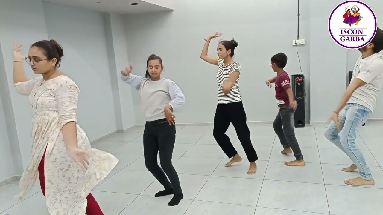 Iscon garba | New garba step #garbadance #garbaqueen #learngarba #garbatrend #gujjuviral#shortsvideo