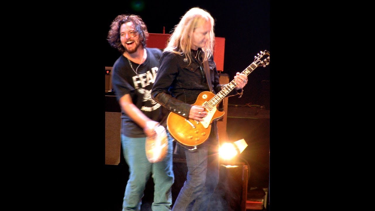 Jerry Cantrell on being roommates with Eddie Vedder in Seattle