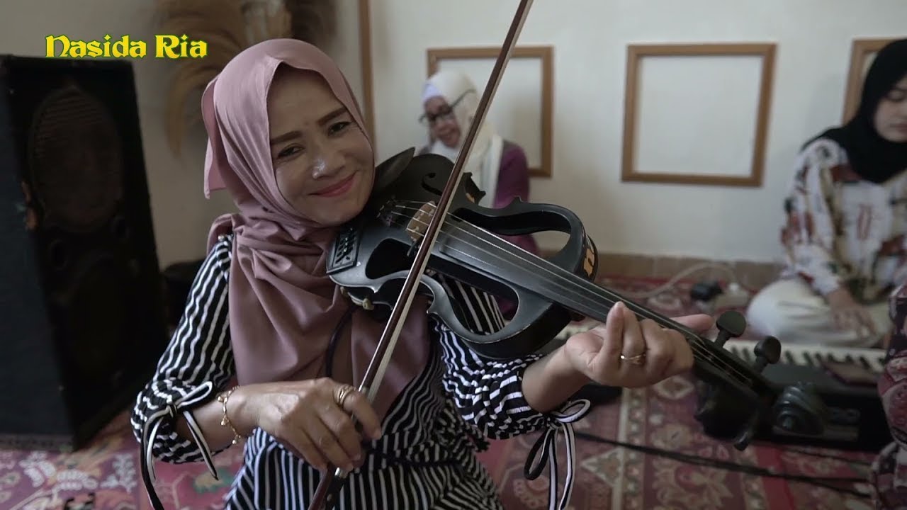 BERDENDANG BARENG Hj.NADHIROH NYANYIKAN LAGU LEGEND YANG JARANG ORANG TAU I EDISI LATIHAN #nasidaria
