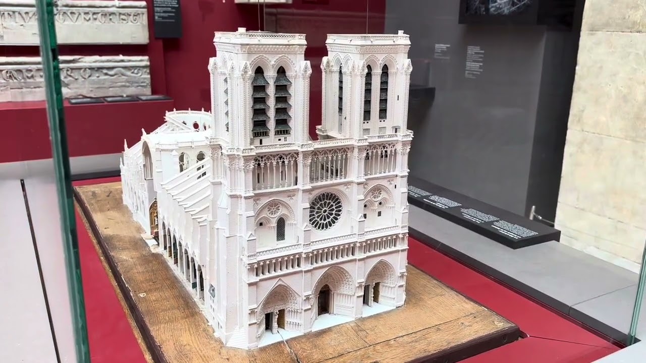 Exposition Notre-Dame de Paris. Des Bâtisseurs aux restaurateurs. Cité de l'Architecture, Paris