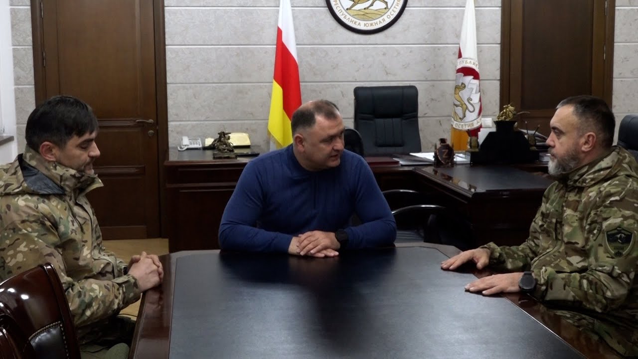 Бӕстӕйы сӕргьлӕууӕг фембӕлд  Остъаты Руслан ӕмӕ Туаты Николайимӕ