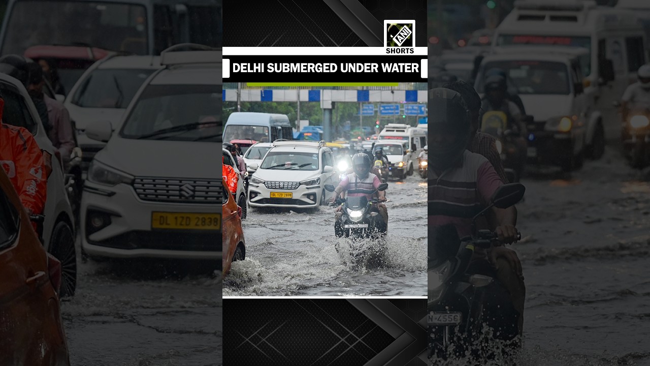 Heavy Monsoon rain lashes parts of Delhi, results waterlogging and mass traffic snarls