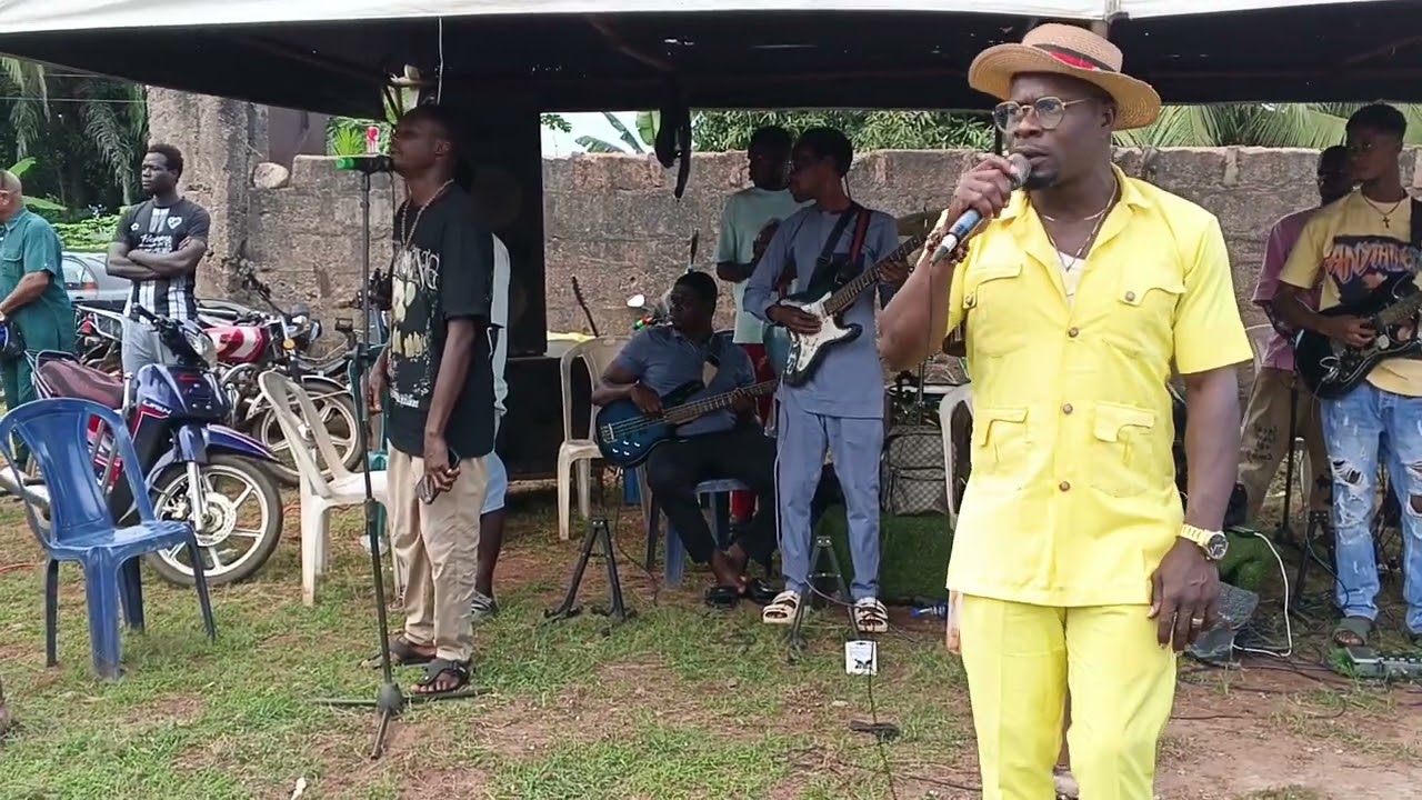 IKA MUSICIAN || MENTOR J ONYEASARA performed Wue Obi Nwanne pt1 @ late Mrs nwachor  burial ceremony