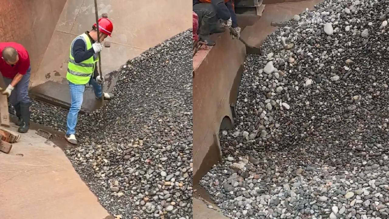 The start of 1,500 tons sand ship unloading  pebbles | Satisfactory video