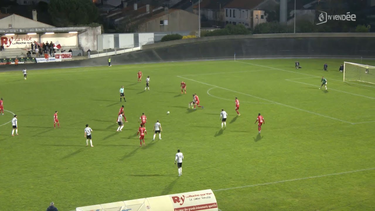 Football National 2 : La Roche - Bordeaux, match à enjeux sur et autour du terrain