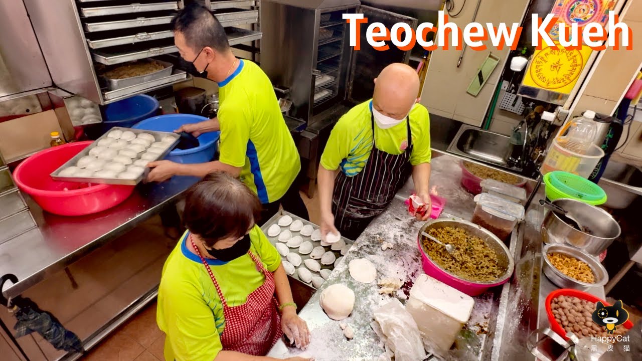 Discover the Charm of Handmade Teochew Kueh at Jalan Kukoh Food Centre 🍴