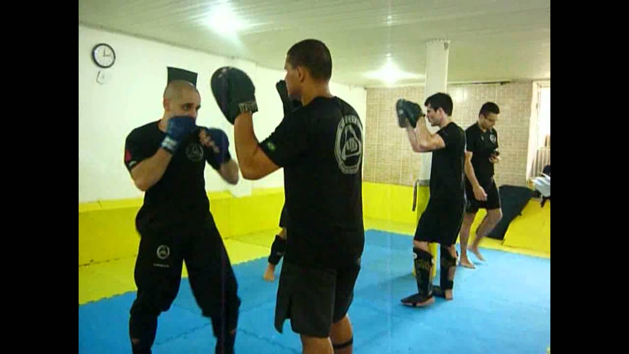 Kombato : Exame de Vermelha dois de Juliano Silva