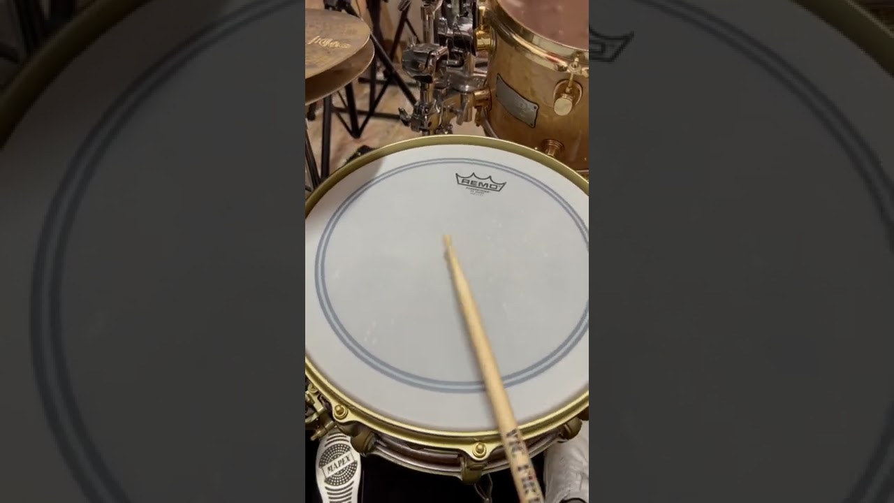 Tama Starclassic 14x6,5 Walnut/Birch Limited Edition. Remo Powerstroke3 Coated drumheads