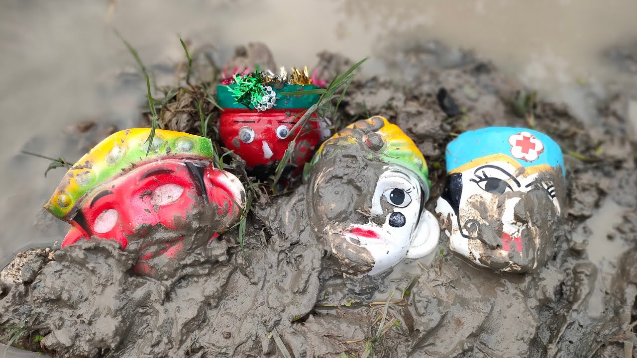 Seru mencari Ondel-ondel,Upin Ipin,Mencuci Kepala Topeng Ondel-ondel Di Lumpur, Ondel Ondel Pocong