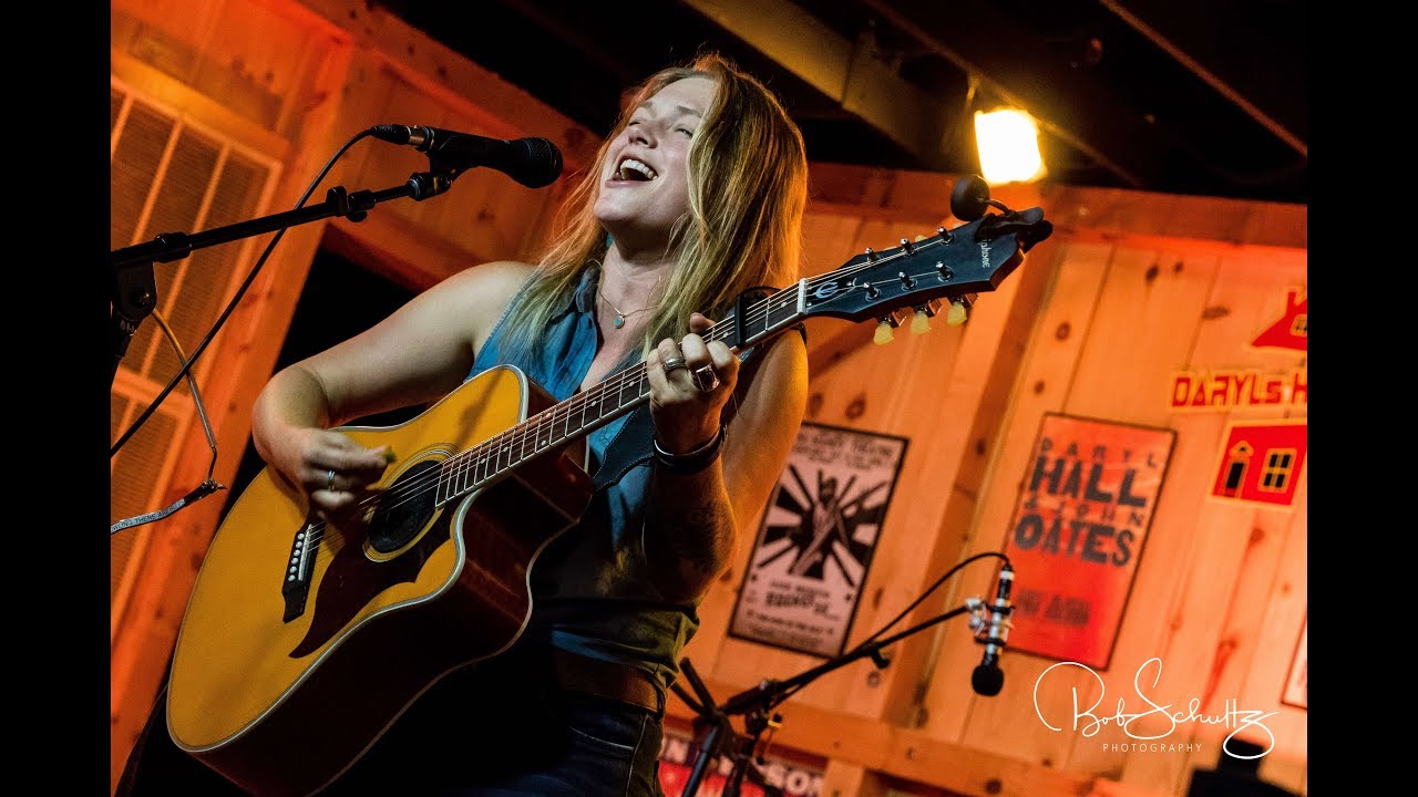 Crystal Bowersox 