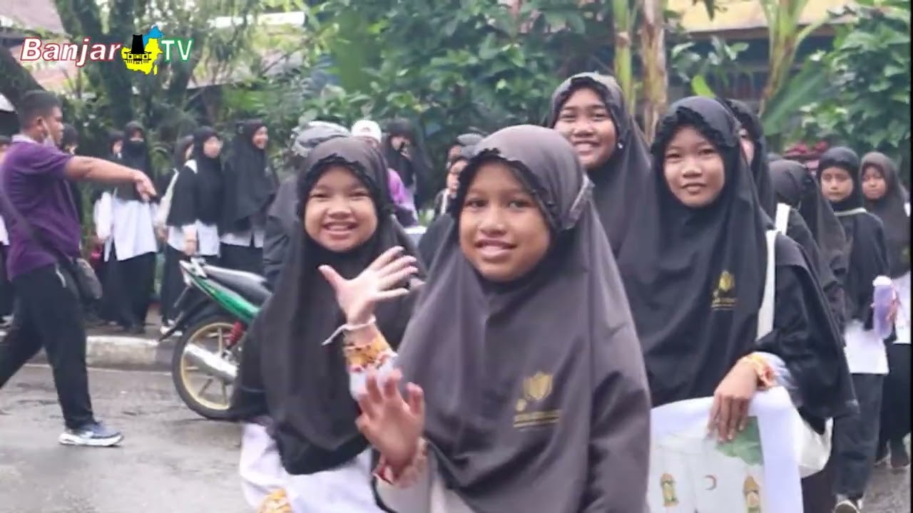 RATUSAN MURID MDIM 1 2 KINDAUNG PAWAI TARHIB DAN BAZAR AMAL SAMBUT RAMADAN 1447 H