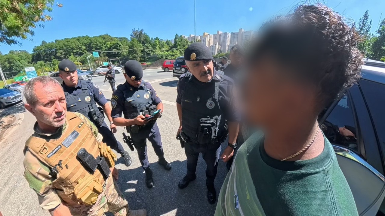 Indivíduo condenado por roubo, tenta fugir da ROMU e toma um capote de moto. Diretor Elias Junior